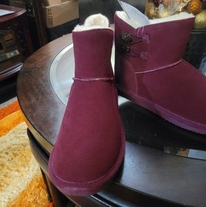 NWT Bearpaw boots